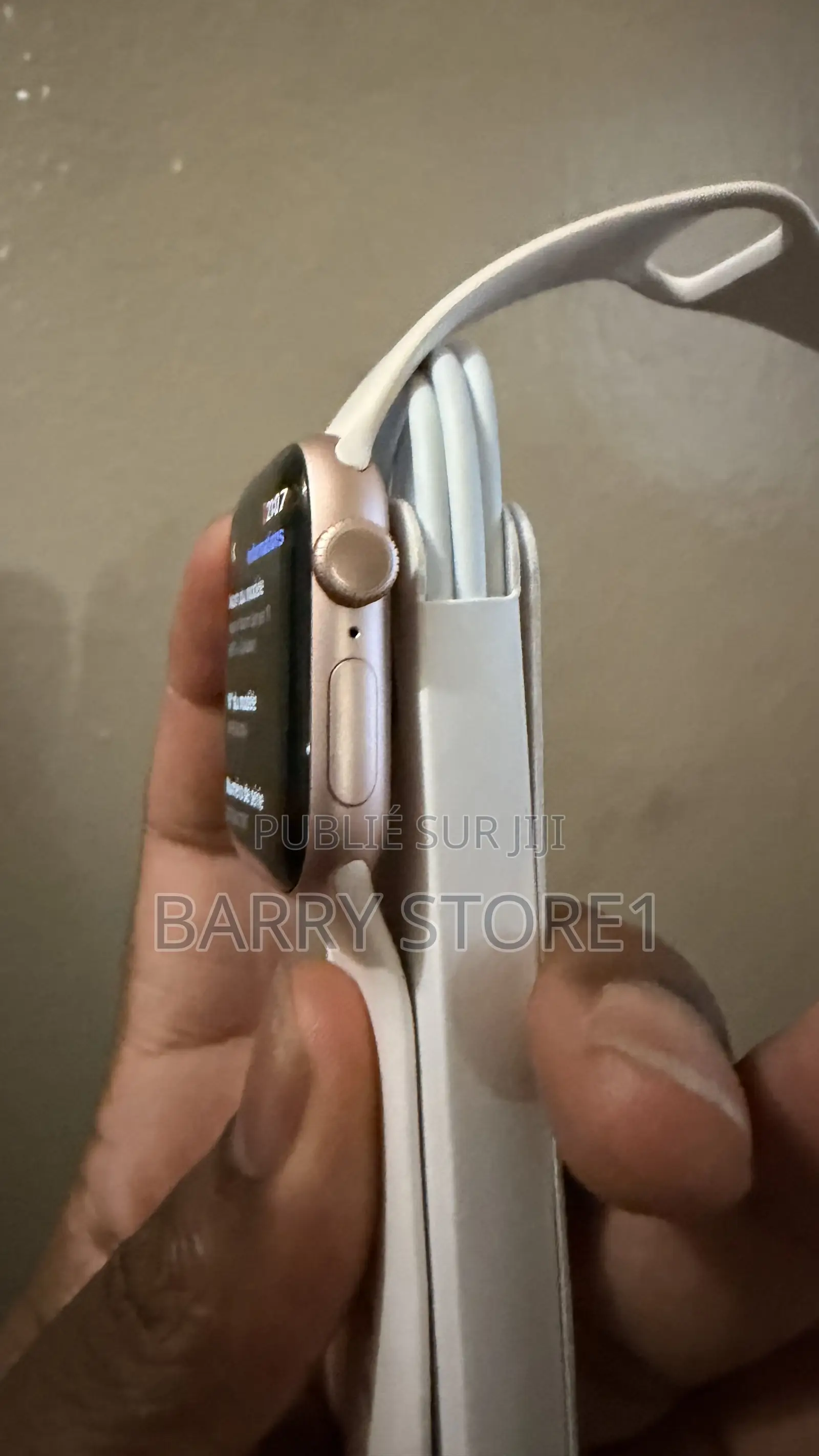 Apple Watch Serie 11 - 42mm Avec Chargeur