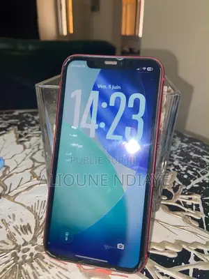 Nouveau Apple iPhone 11 64 GB Rouge