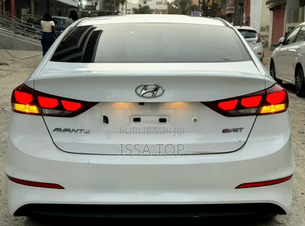 Hyundai Avante 2017 Blanc