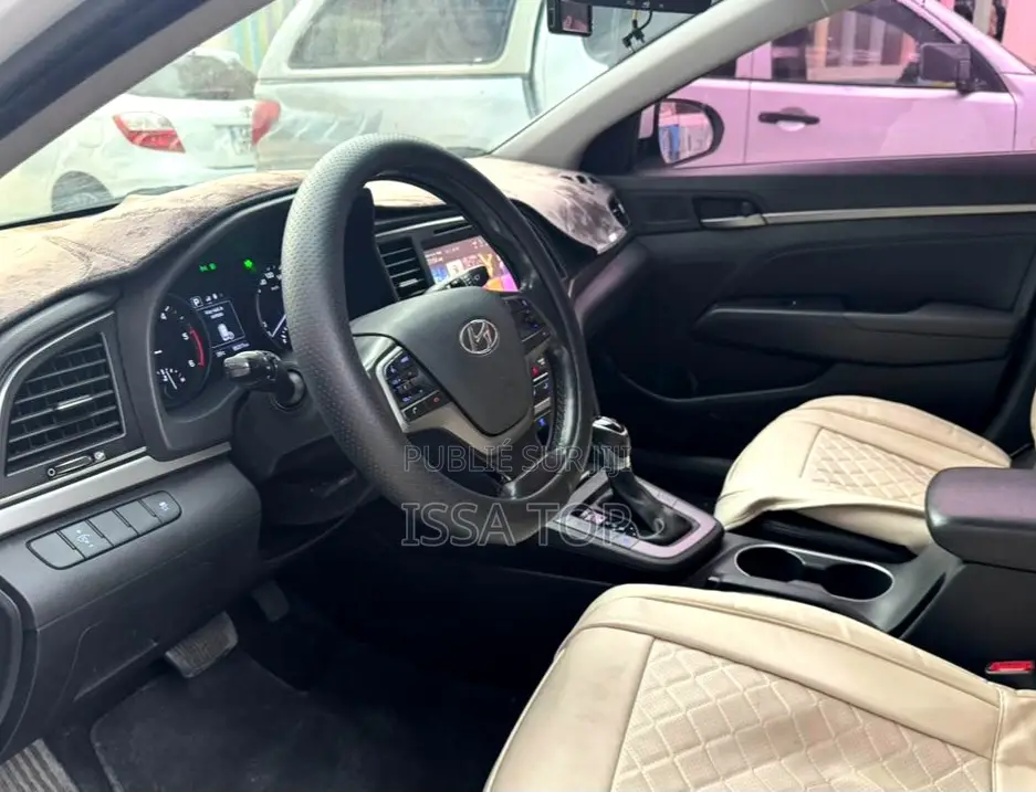 Hyundai Avante 2017 Blanc