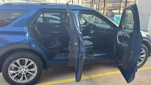 Ford Explorer 2021 Bleu