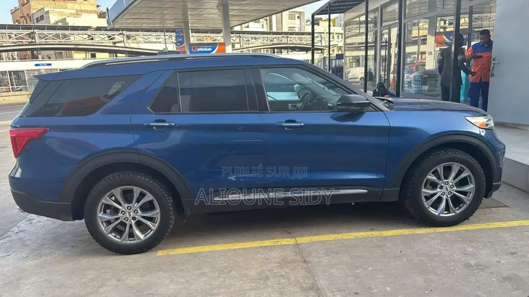 Ford Explorer 2021 Bleu