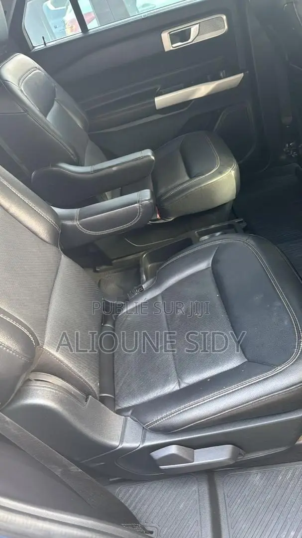 Ford Explorer 2021 Bleu