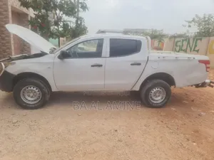 Mitsubishi L200 2019 Gris