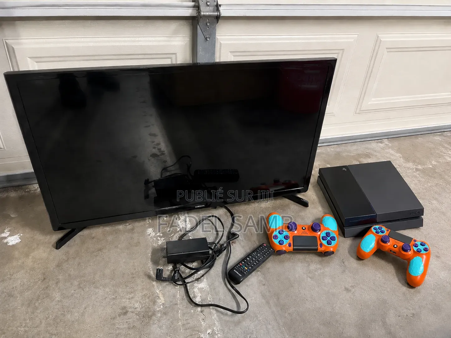 Playstation 4 Avec 2 Manettes + Télévision 32 Pouces Marque West