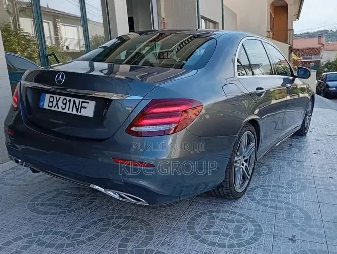 Mercedes-Benz E220 2016 Gris
