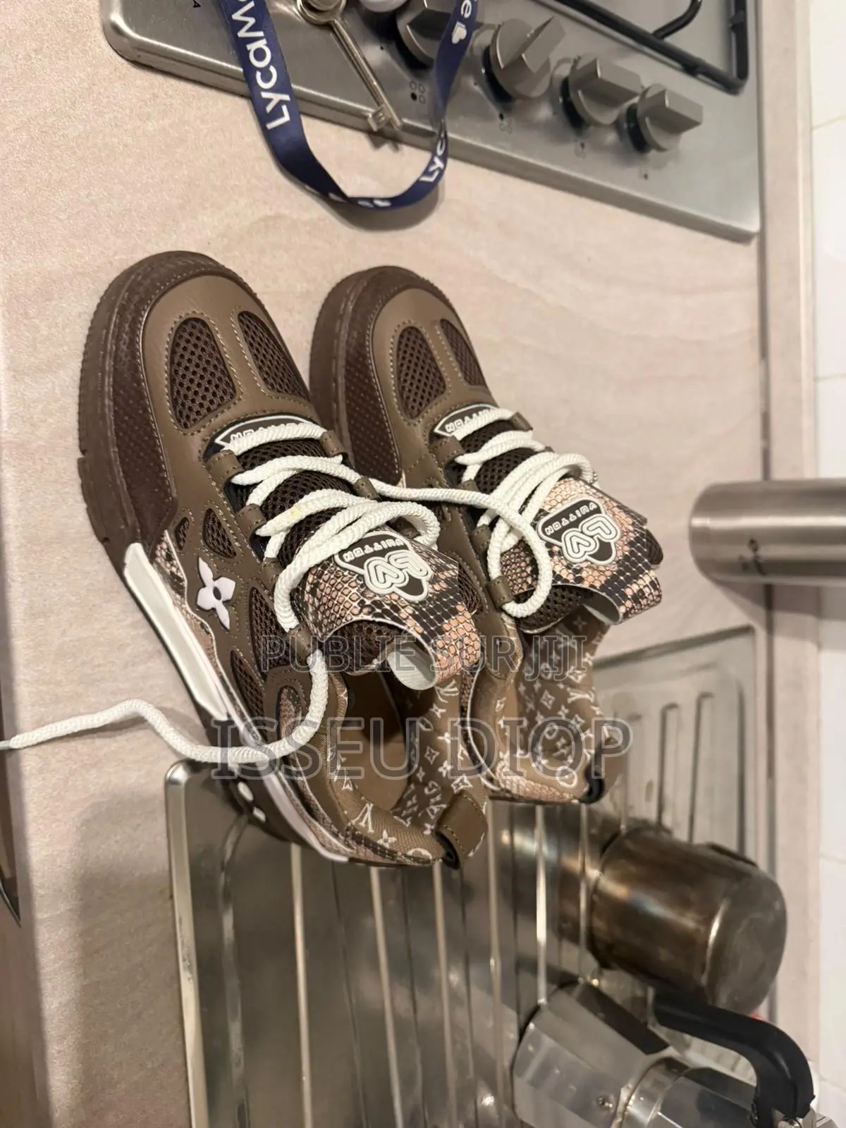 Chaussures Baskets Tendance Marron Et Blanc – Neuves