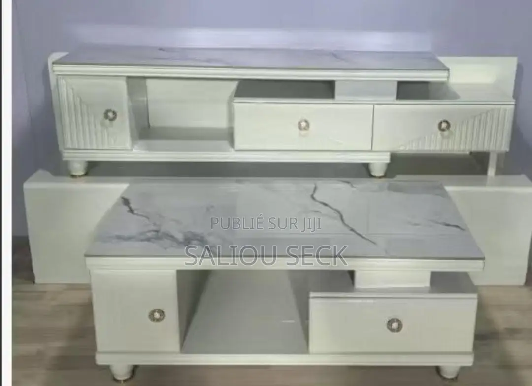 Table De De Salon Disponible