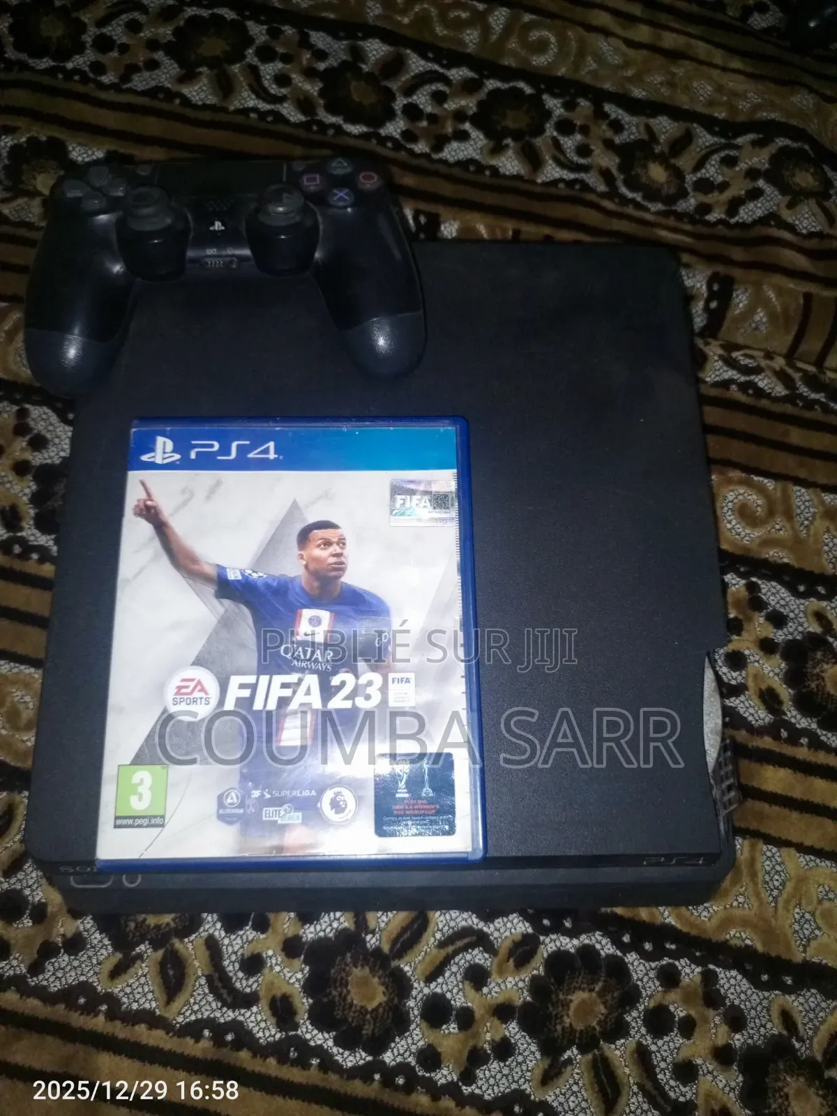Ps4 en Très Bonne État Mais Un Peu Fissuré