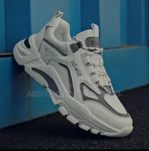New Model Off-White Disponible