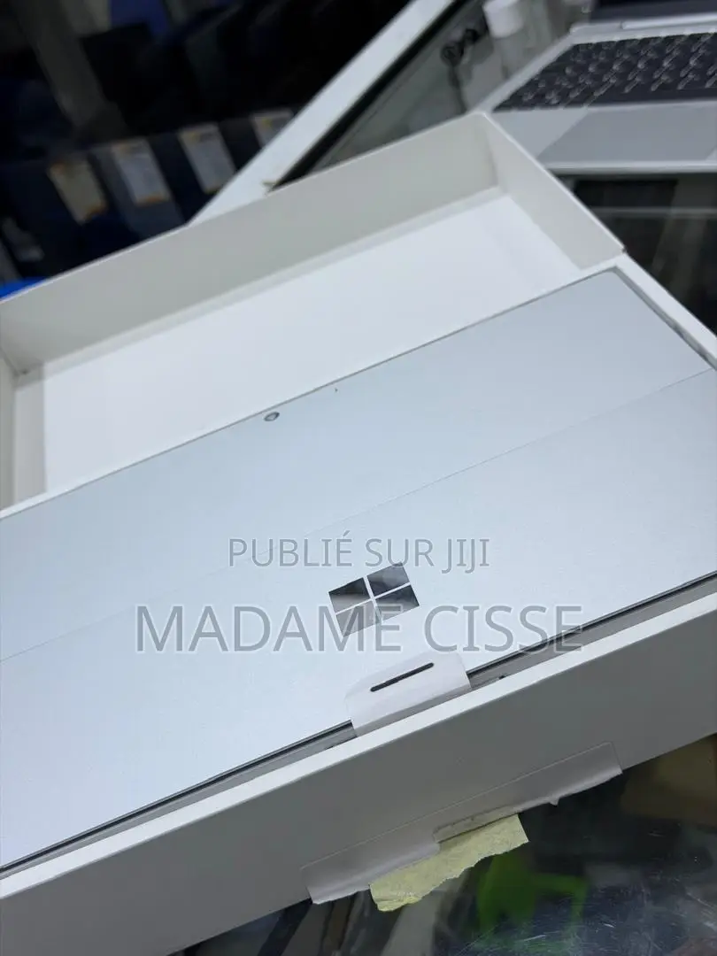 Nouveau Microsoft Surface Pro 11th Edition, a Copilot+ PC 16GB 256GB
