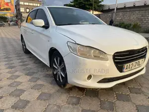 Peugeot 301 2013 Blanc