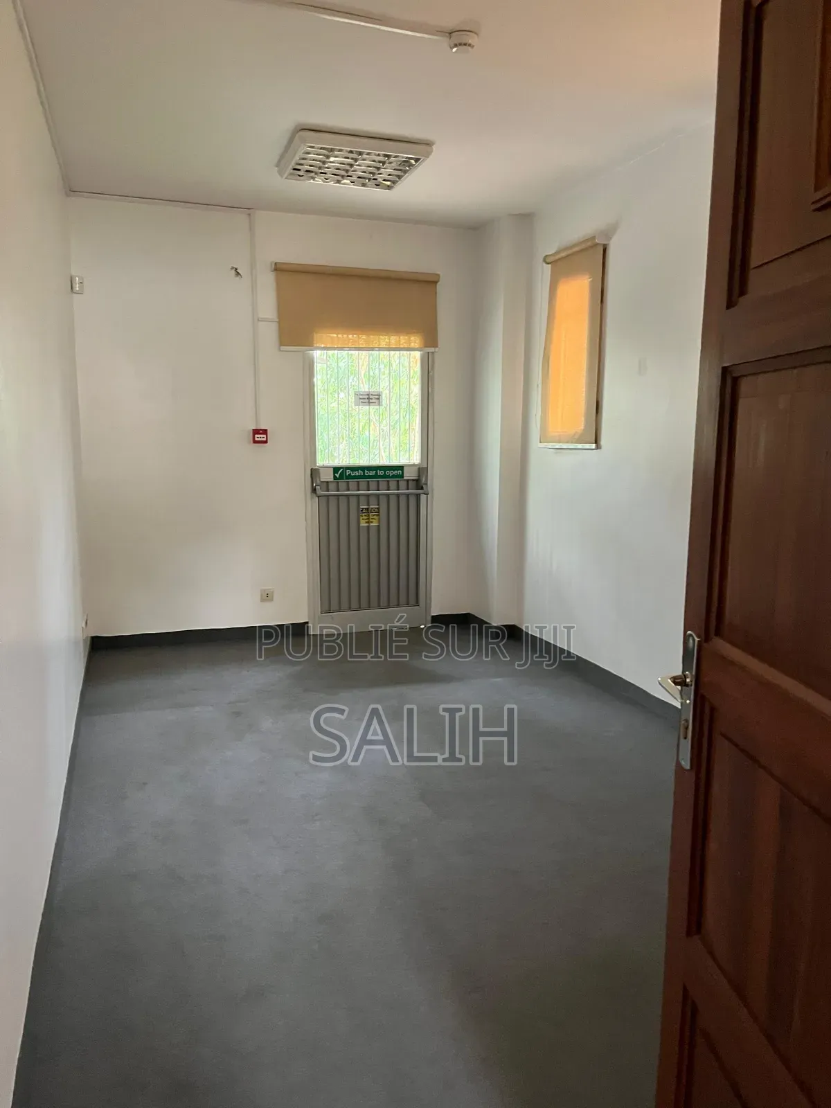 Villa À Usage De Bureaux