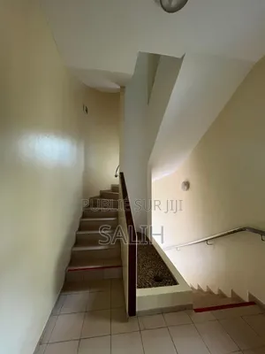 Villa À Usage De Bureaux