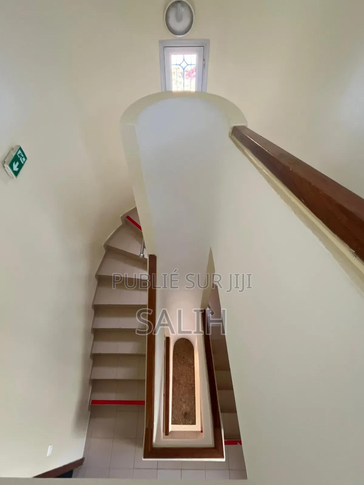 Villa À Usage De Bureaux