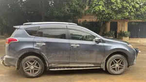Toyota RAV4 XLE 4dr SUV AWD (2.5L 4cyl 6A) 2014 Bleu