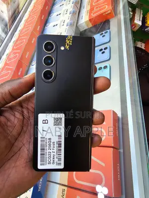 Nouveau Samsung Galaxy Fold 5G 512 GB Noir