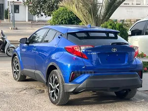 Toyota C-HR 2018 Bleu