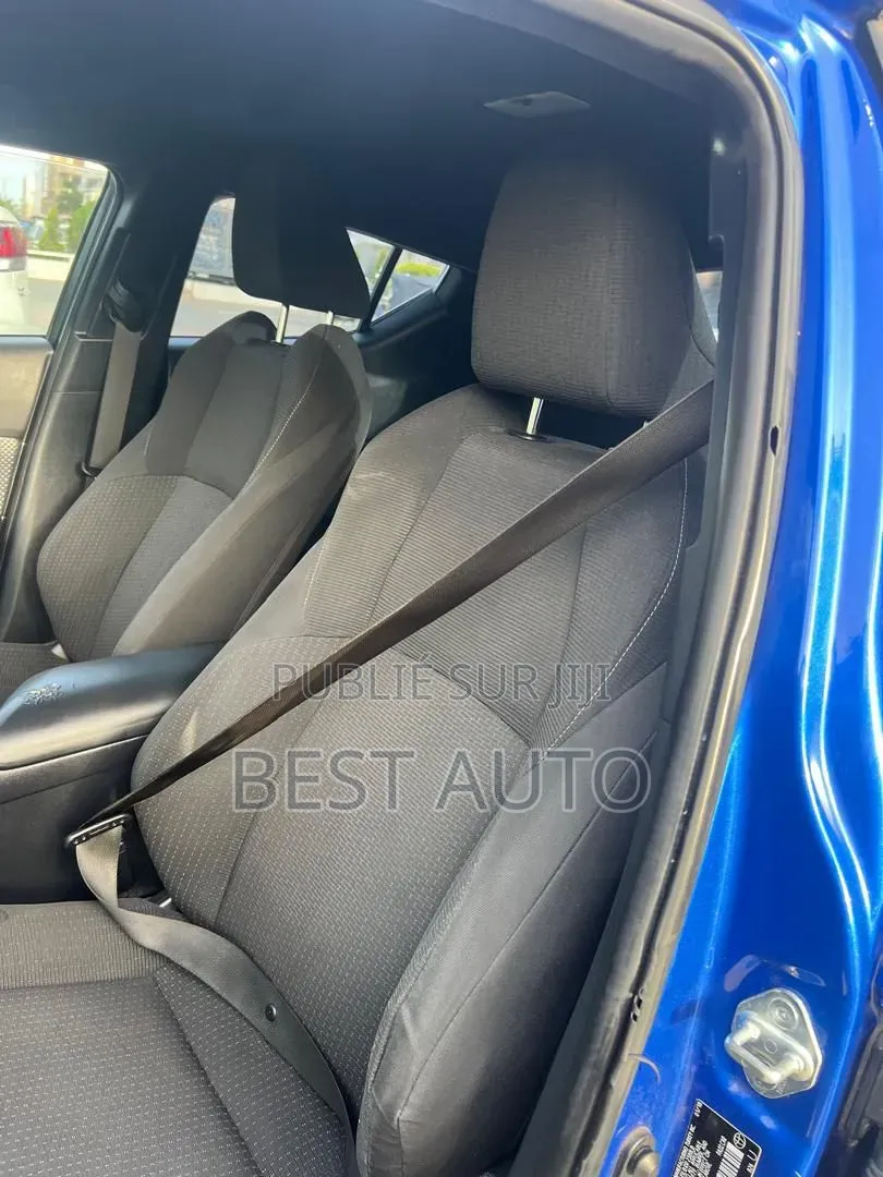 Toyota C-HR 2018 Bleu