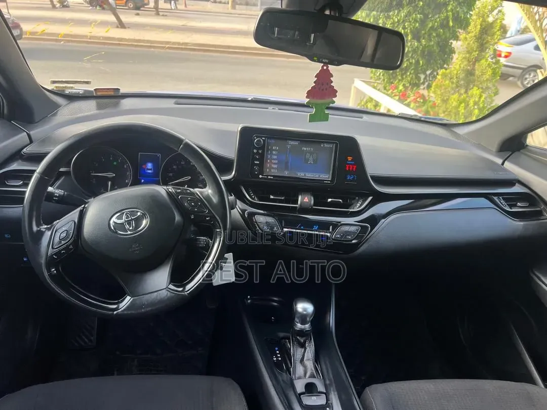 Toyota C-HR 2018 Bleu