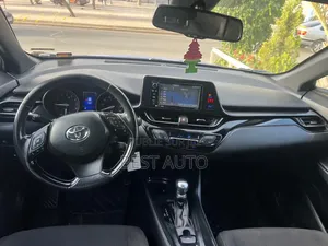 Toyota C-HR 2018 Bleu