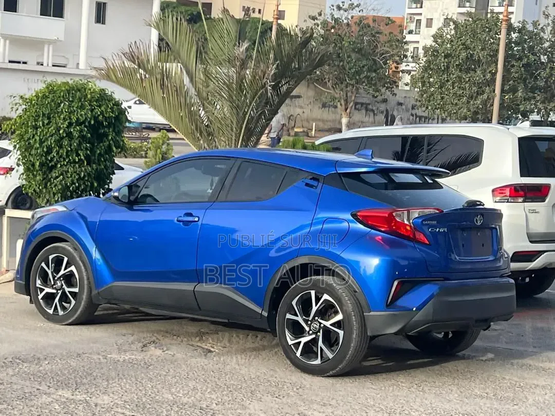 Toyota C-HR 2018 Bleu