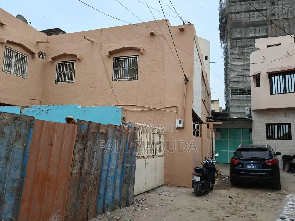 1chbre Villa dans Villa À Démolir, Dakar Plateau à Vendre