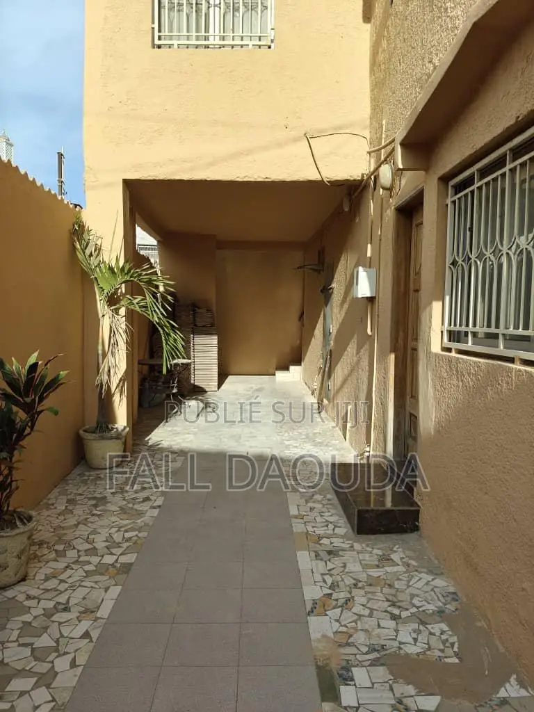1chbre Villa dans Villa À Démolir, Dakar Plateau à Vendre