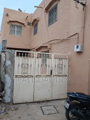 1chbre Villa dans Villa À Démolir, Dakar Plateau à Vendre