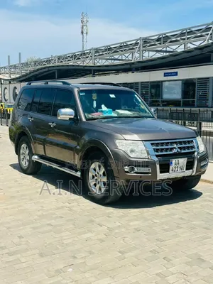 Mitsubishi Pajero 2015 Gris