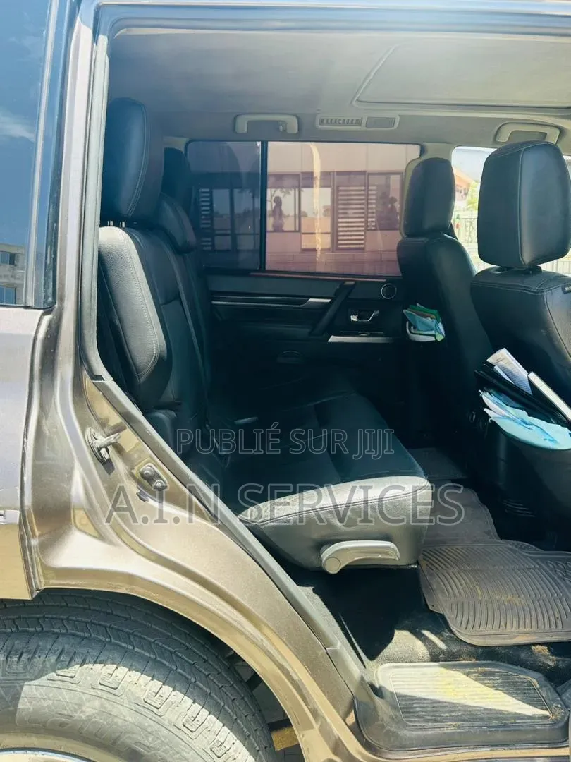 Mitsubishi Pajero 2015 Gris