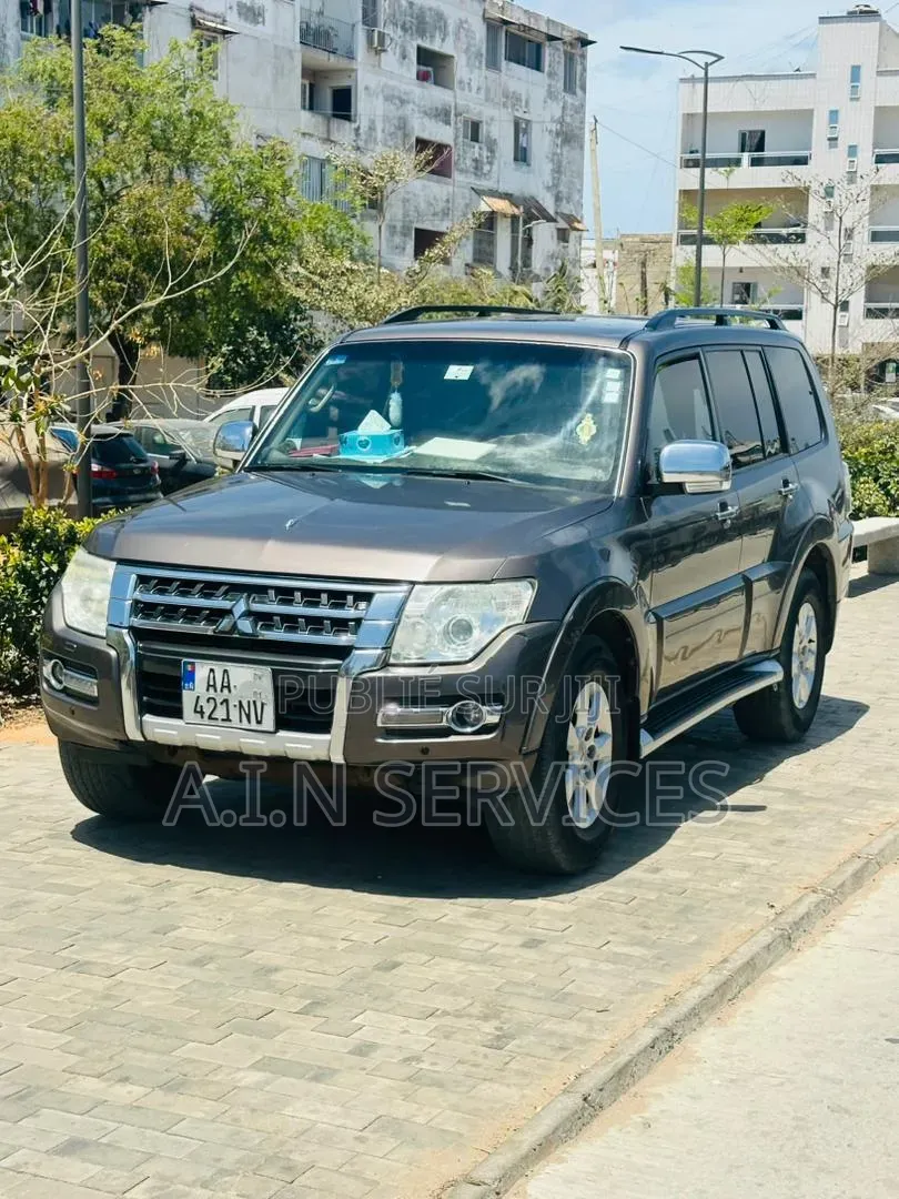 Mitsubishi Pajero 2015 Gris