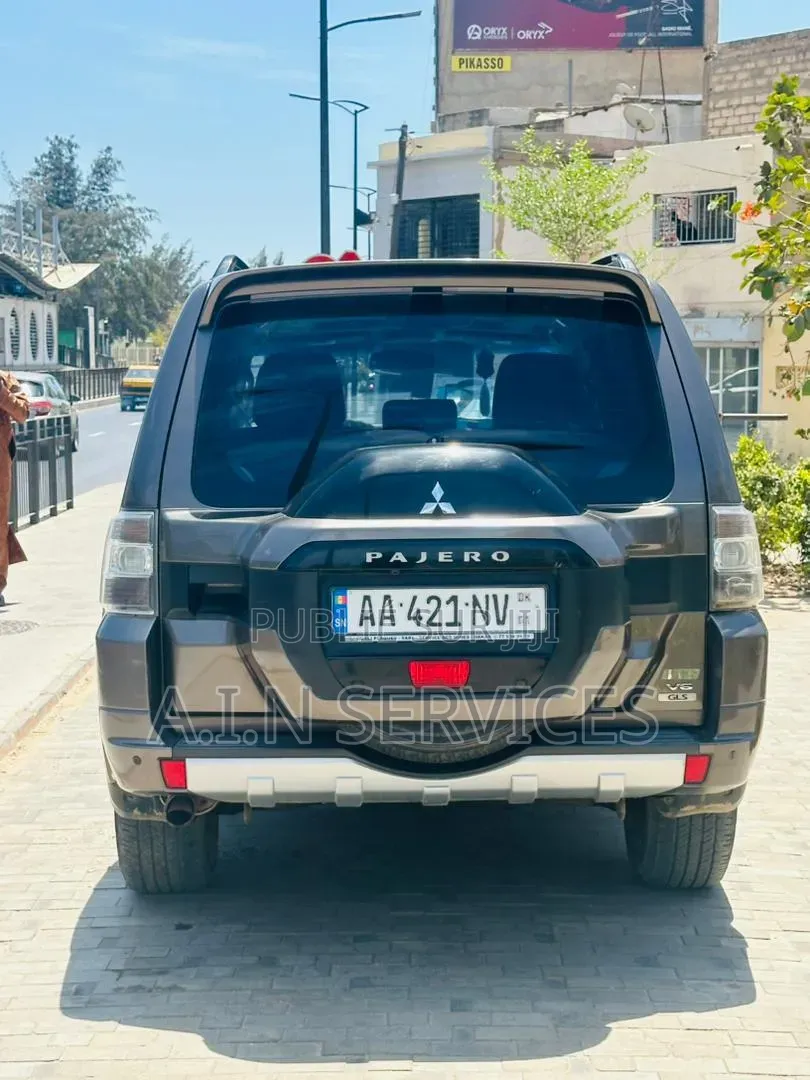 Mitsubishi Pajero 2015 Gris