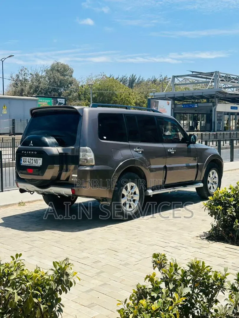 Mitsubishi Pajero 2015 Gris