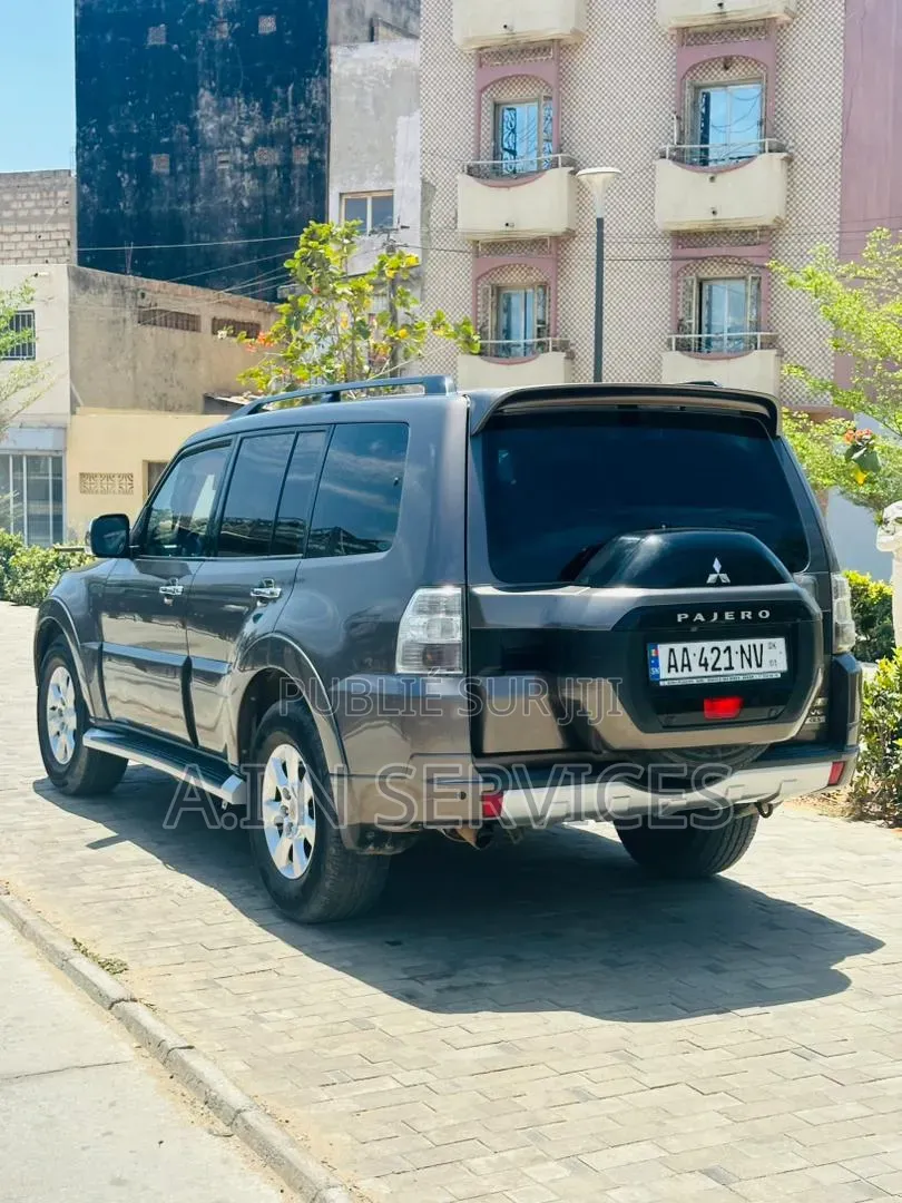 Mitsubishi Pajero 2015 Gris