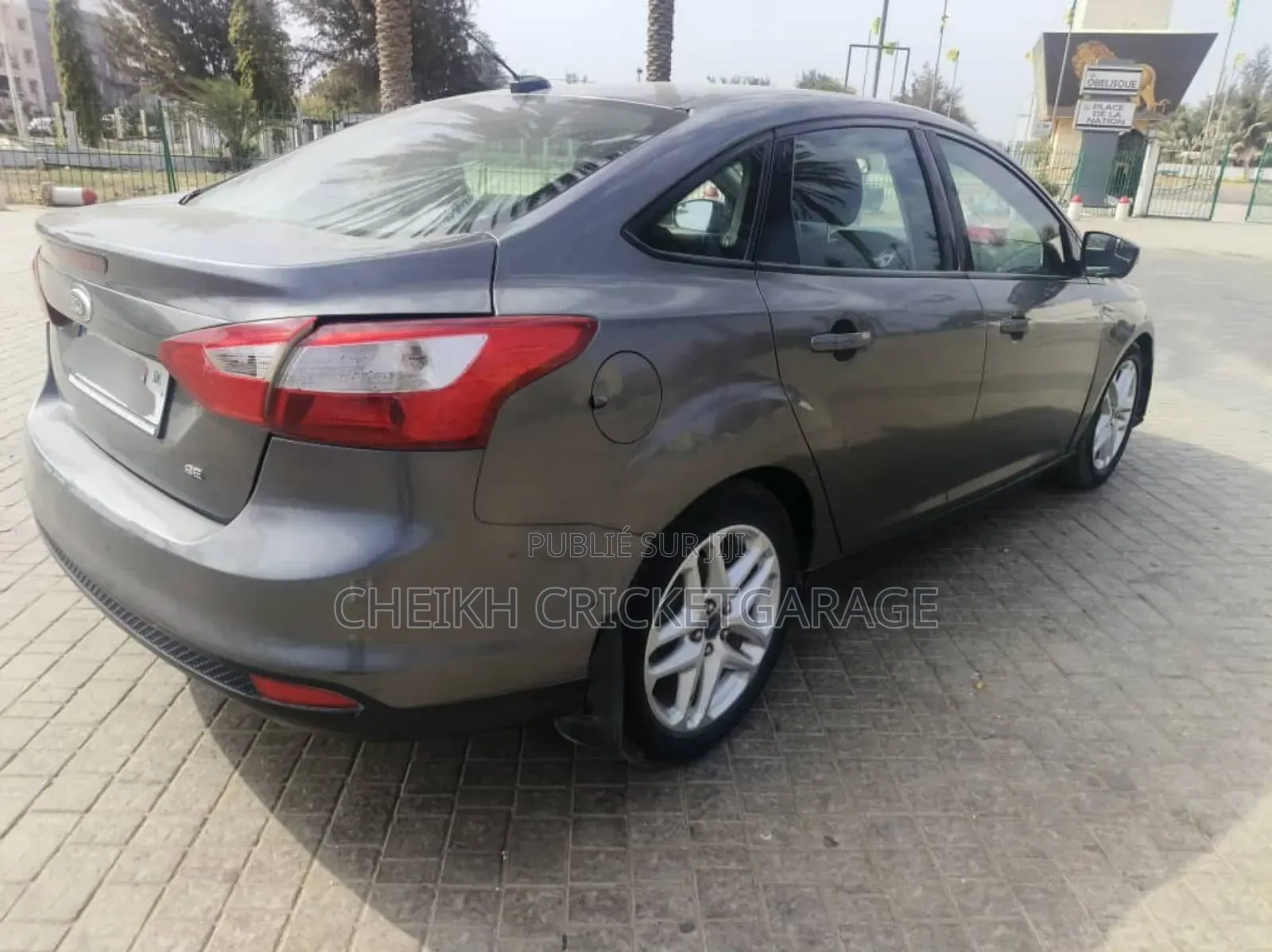 Ford Focus SE Sedan FWD (2.0L 4cyl 5M) 2013 Gris