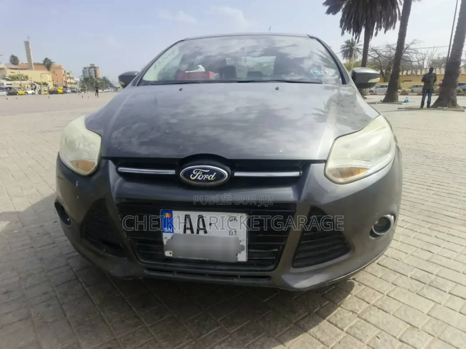 Ford Focus SE Sedan FWD (2.0L 4cyl 5M) 2013 Gris