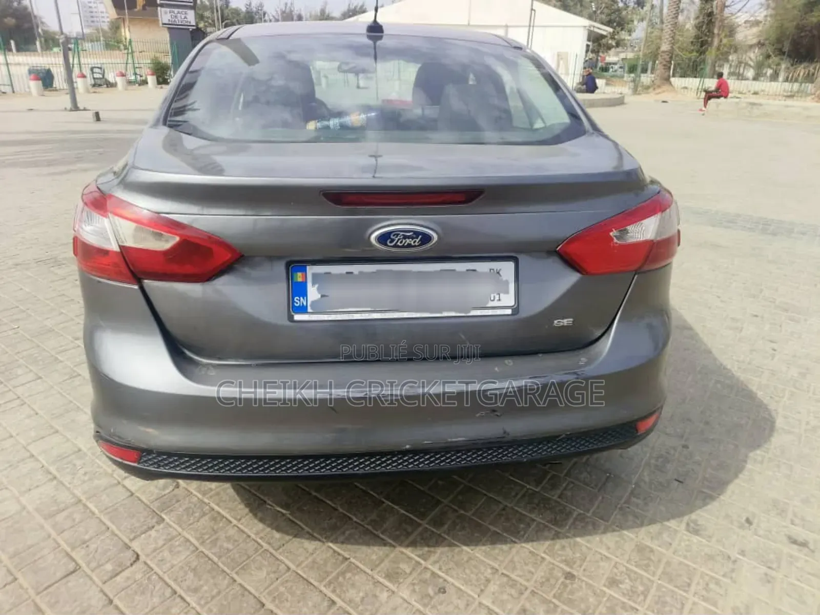 Ford Focus SE Sedan FWD (2.0L 4cyl 5M) 2013 Gris