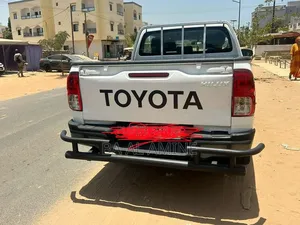 Toyota Hilux 2023 Blanc