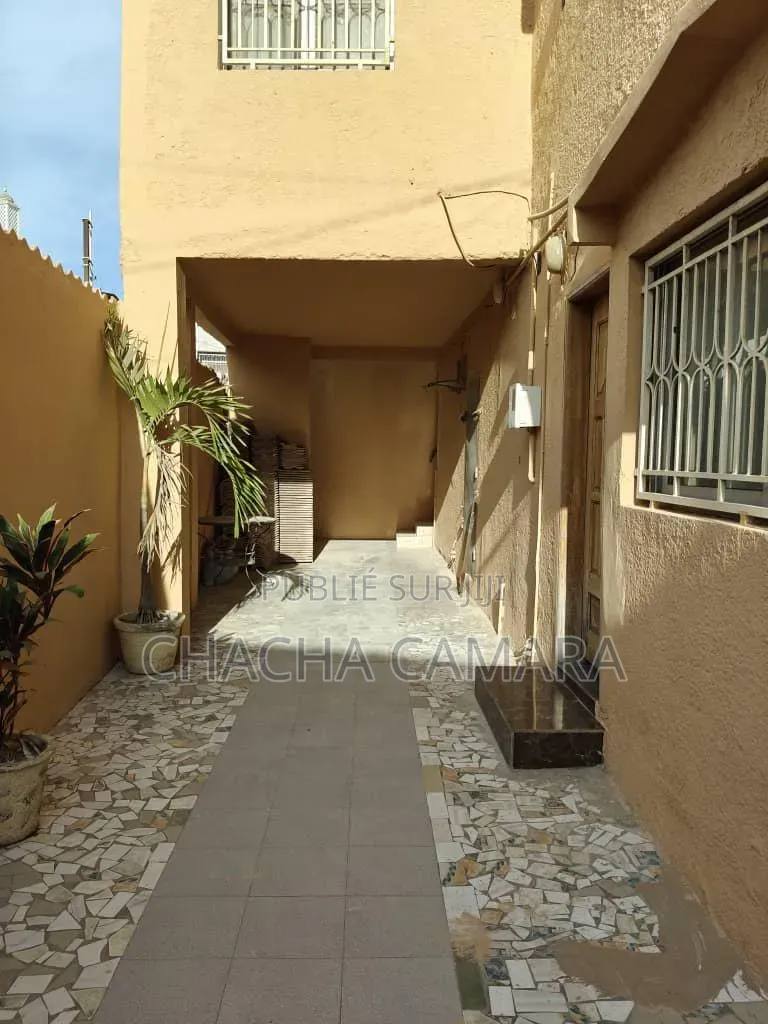 5chbre Maison dans Rassoul Business, Dakar Plateau à Vendre