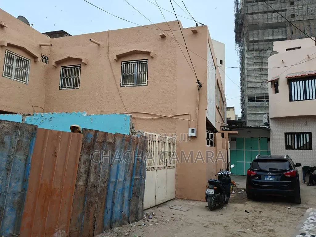 5chbre Maison dans Rassoul Business, Dakar Plateau à Vendre