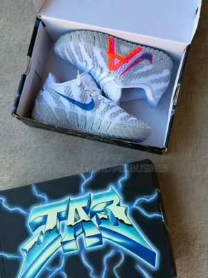 Nike Twelve Blanc Disponible