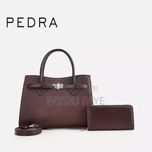 Des Sacs À Main De 30 Cm
