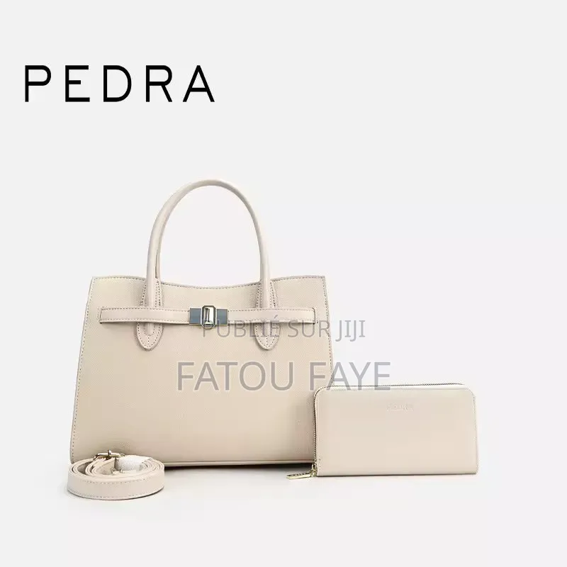 Des Sacs À Main De 30 Cm