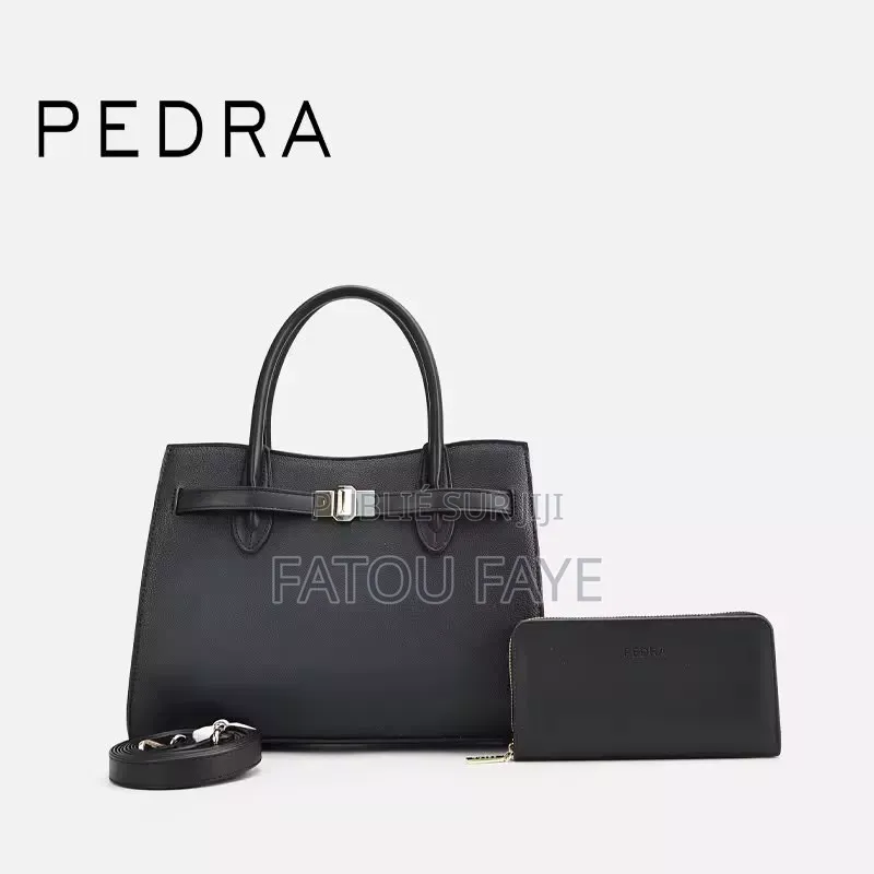 Des Sacs À Main De 30 Cm