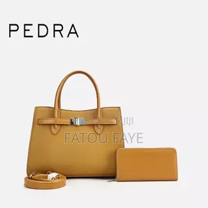 Des Sacs À Main De 30 Cm