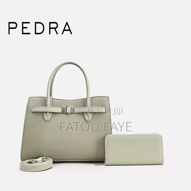Des Sacs À Main De 30 Cm