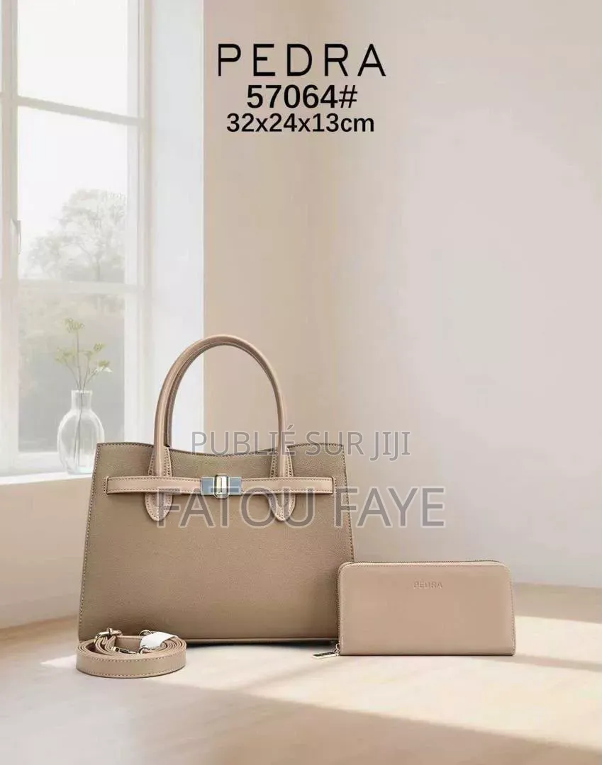 Des Sacs À Main De 30 Cm