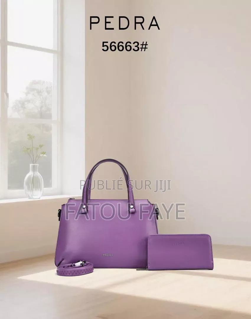 Des Sacs À Main De 30 Cm