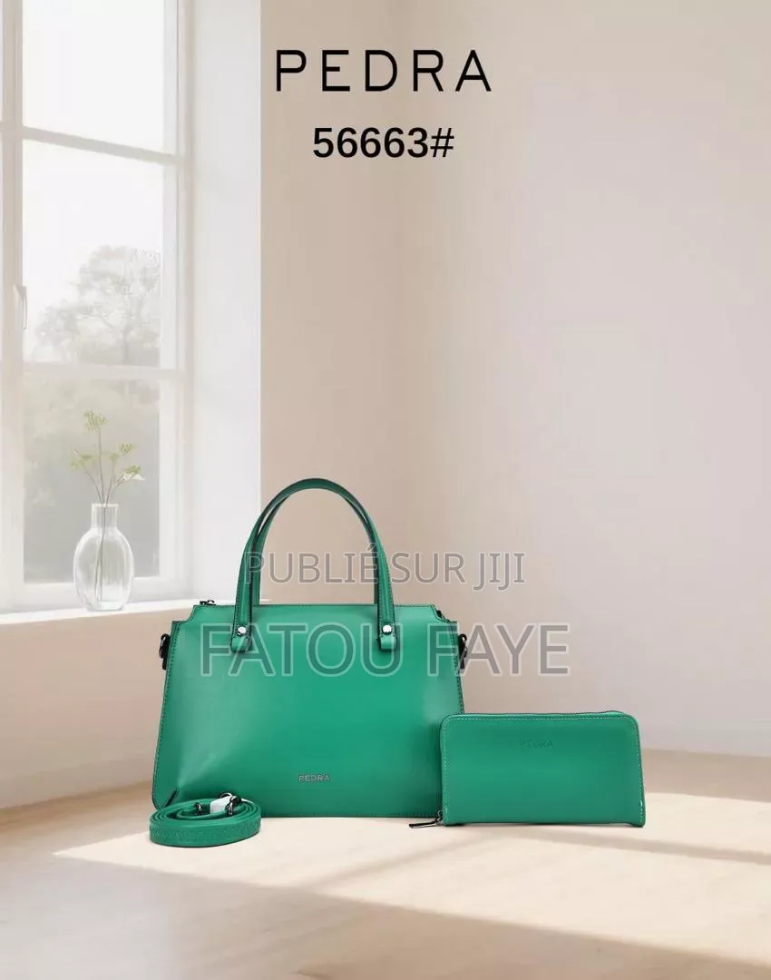 Des Sacs À Main De 30 Cm